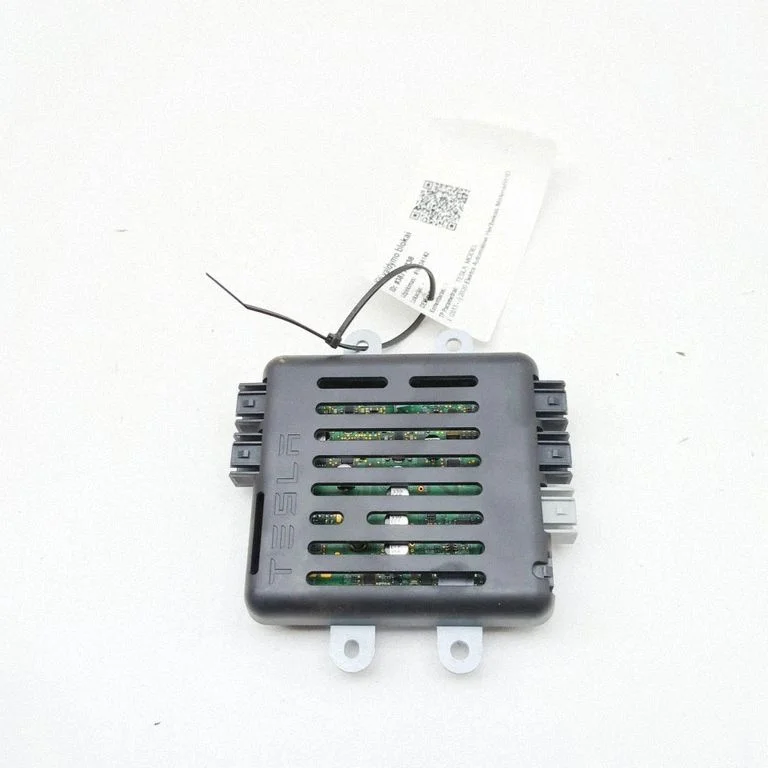 USB control unit – Tesla Model Y (2020-)
