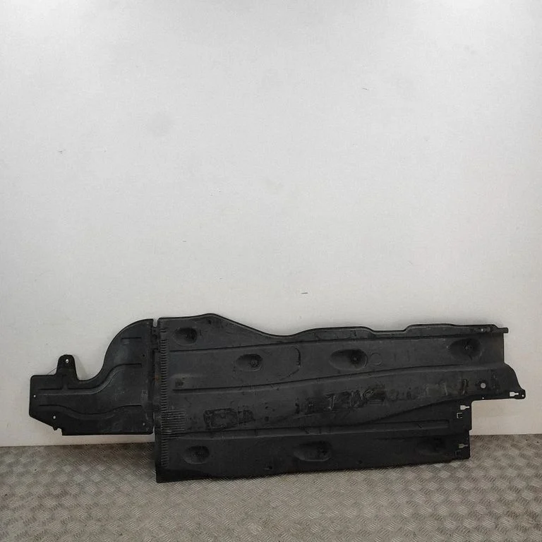 Sānu dibena aizsargs 5Q0825206J