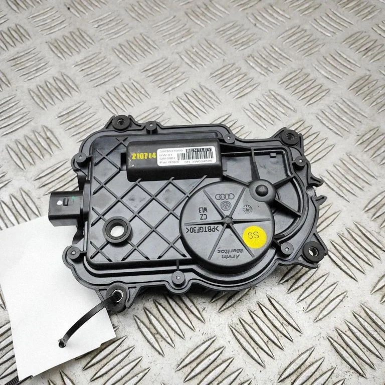 Front door soft close latching motor (coupe) – Bentley Continental (2003-2017)