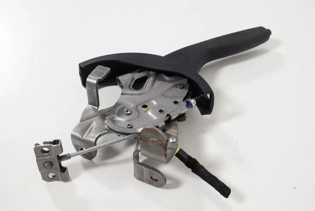 Käsipiduri vabastuskäepide – Nissan Note (E11) (2006-2014)