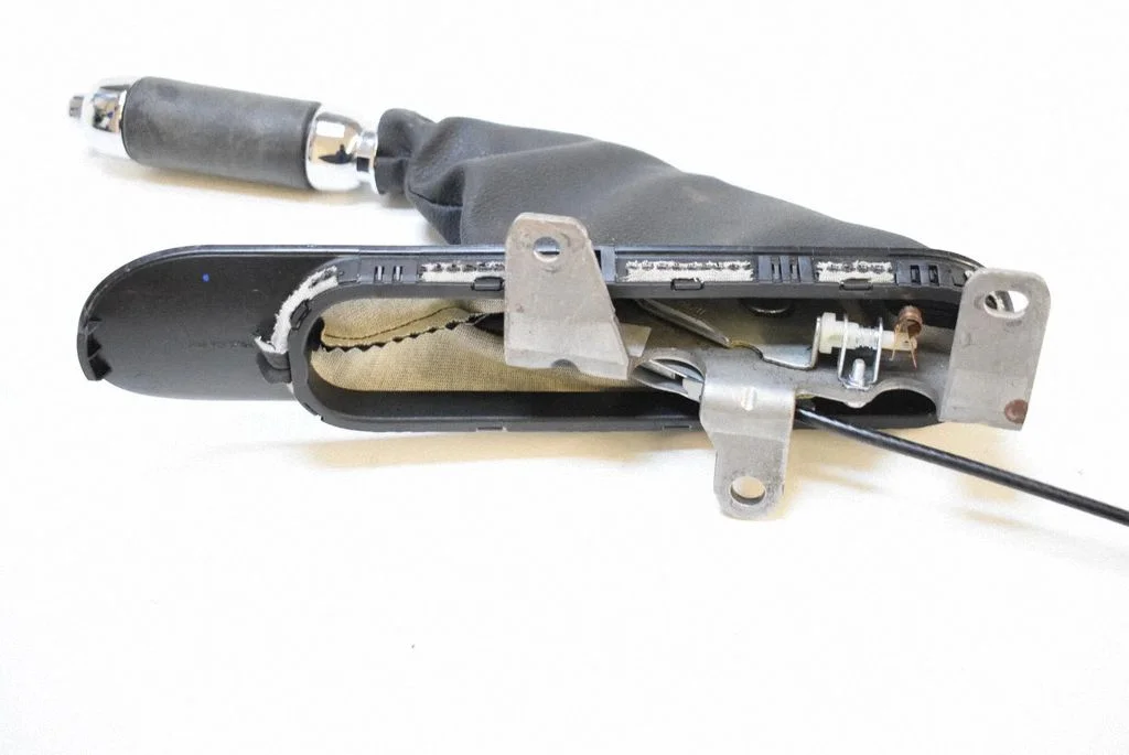 Hand brake release handle 1228581