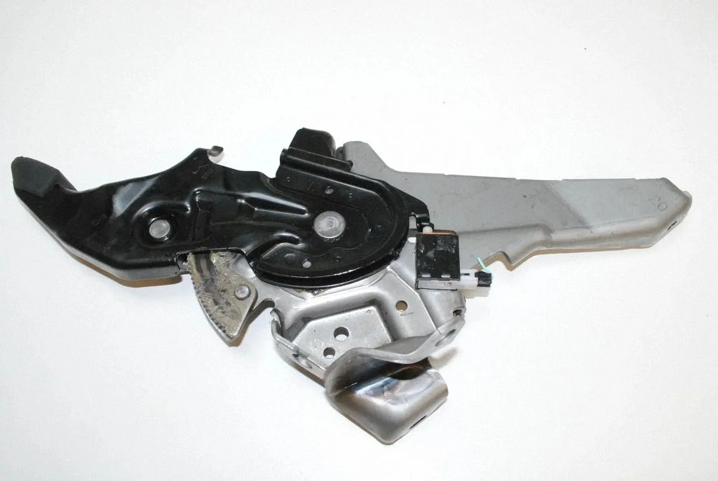 Hand brake release handle