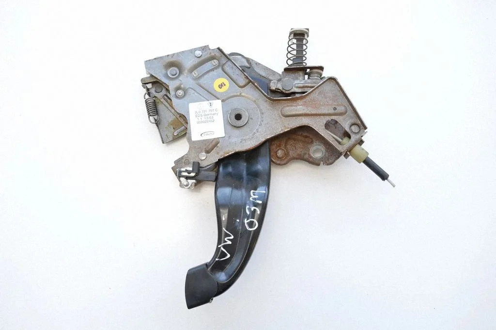 Hand brake release handle 7L0721797C