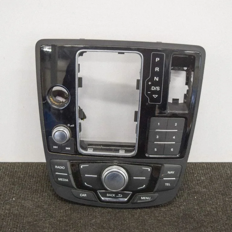 Multimediju kontrolieris 4G2919610B