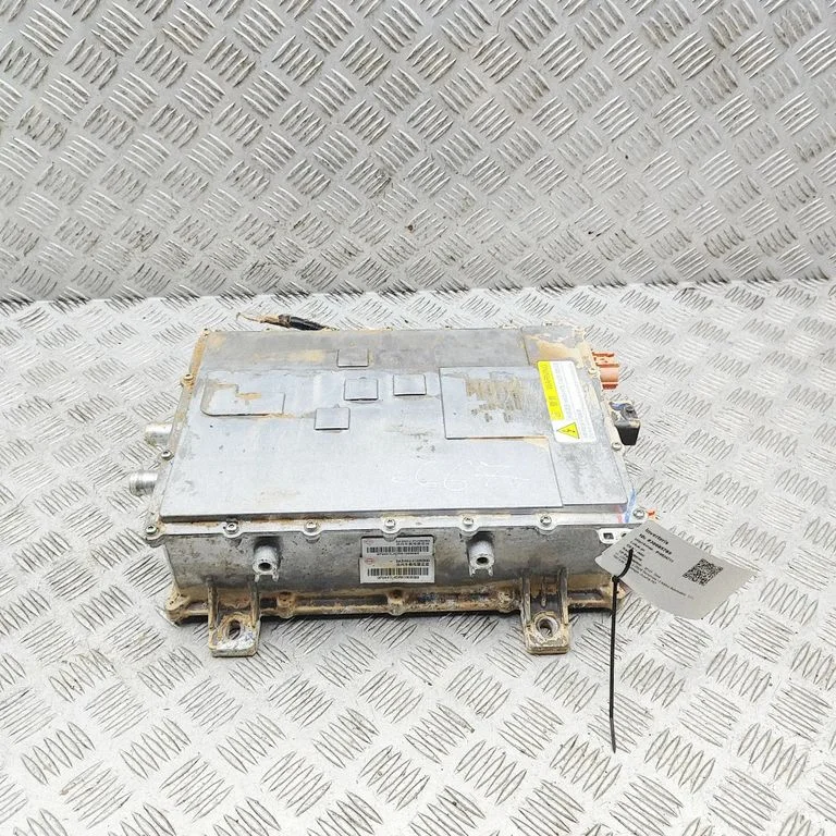 Invertors (sprieguma pārveidotājs) SA3HKU2122020D