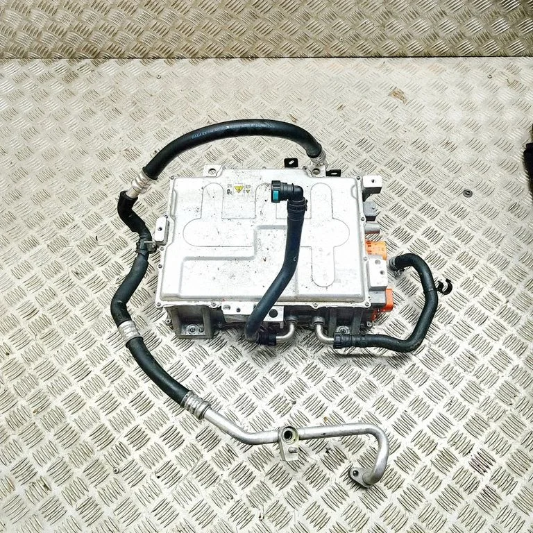 Voltage converter inverter R2F810D751YF
