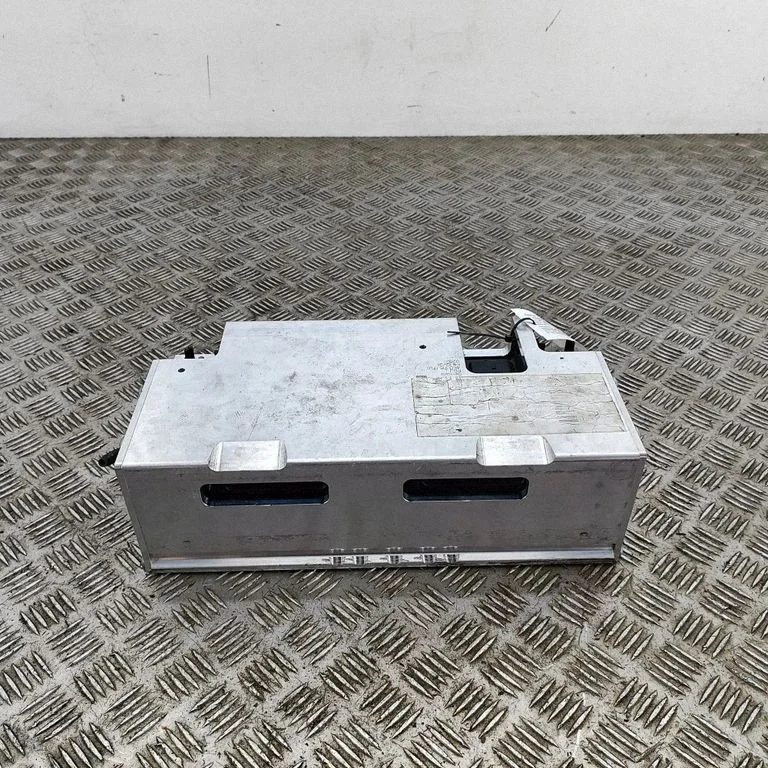 Hibrīda/elektromobiļa akumulators 4N0915105D