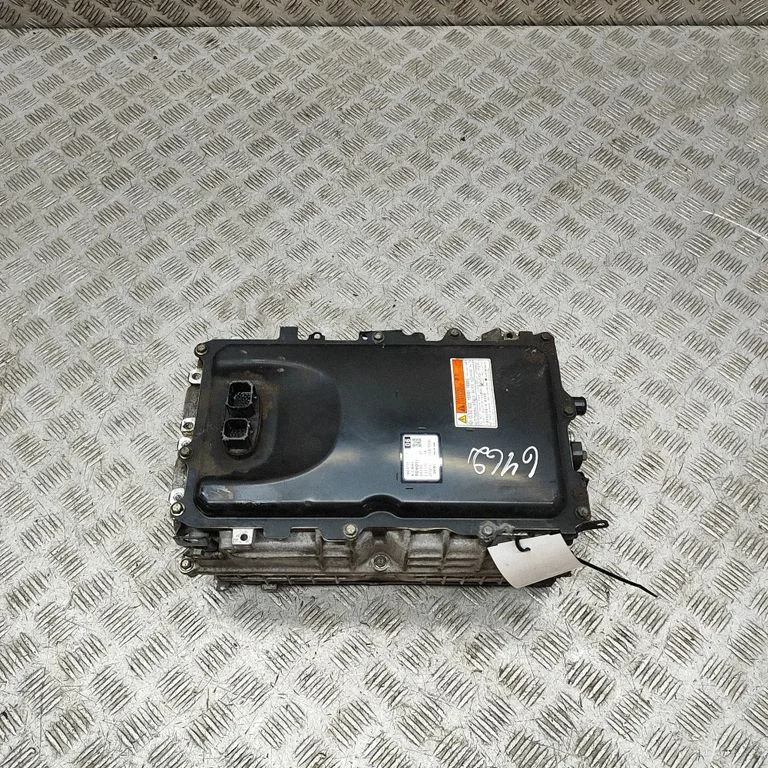 Voltage converter inverter – Toyota RAV 4 (XA50) (2018-)