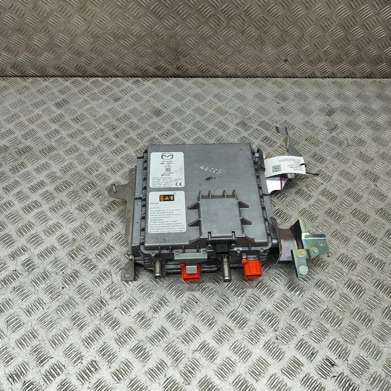 Invertors (sprieguma pārveidotājs) DN4J3051XJ