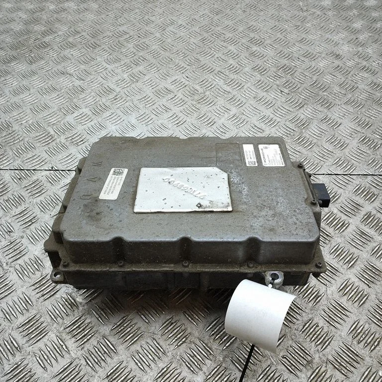 Invertors (sprieguma pārveidotājs) – Porsche Taycan 9J1 (2019-)