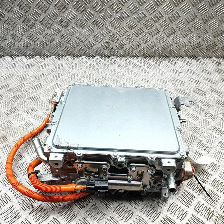 Invertors (sprieguma pārveidotājs) W005T70272