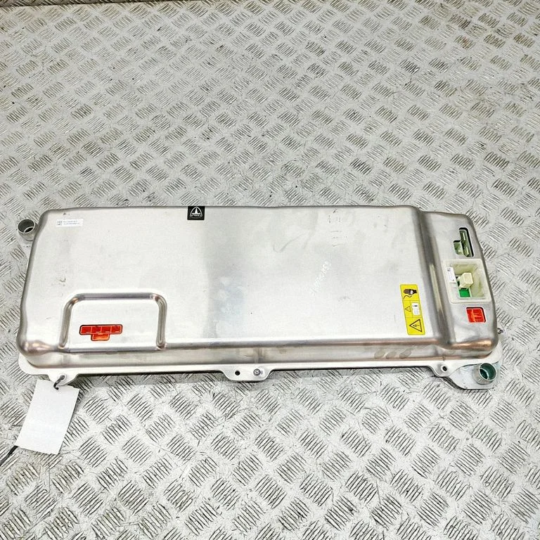 Invertors (sprieguma pārveidotājs) – Tesla Model S (2012-)