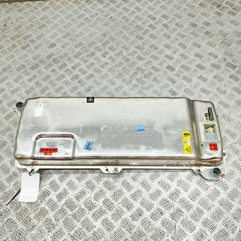 Invertors (sprieguma pārveidotājs) – Tesla Model S (2012-)
