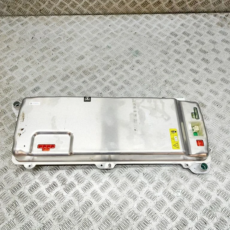 Invertors (sprieguma pārveidotājs) – Tesla Model S (2012-)