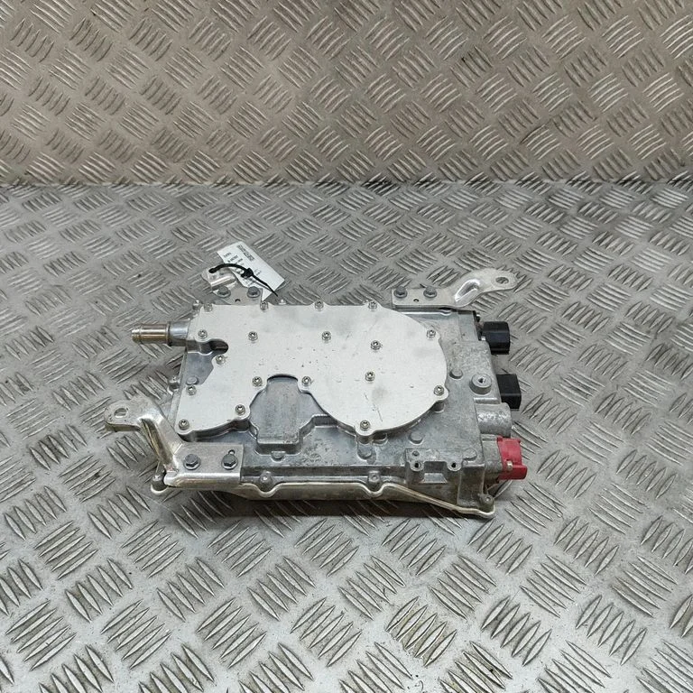 Przetwornica napięcia (inwerter) – Tesla Model S (2012-)
