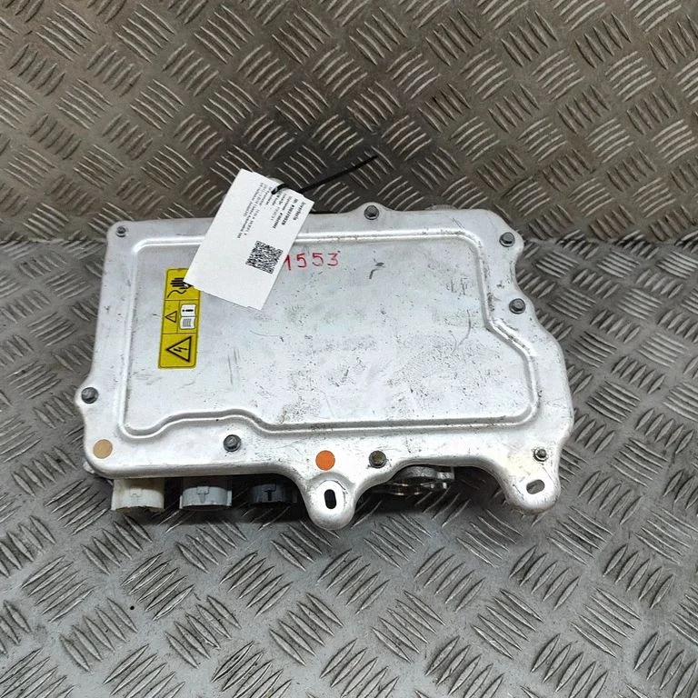 Invertors (sprieguma pārveidotājs) – Tesla Model S (2012-)