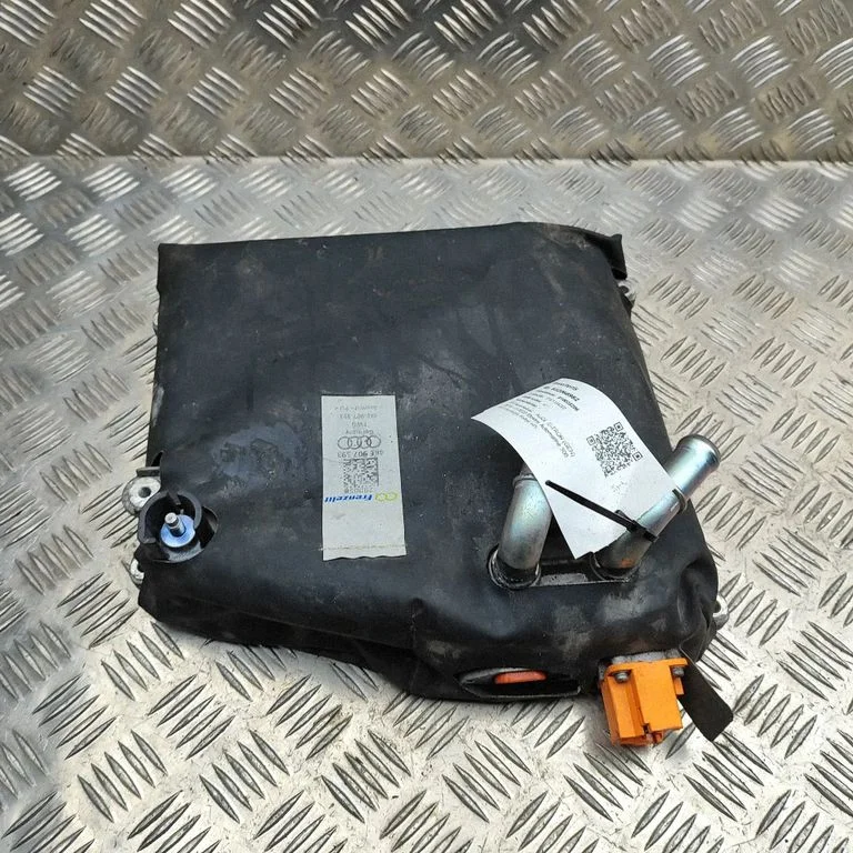 Invertors (sprieguma pārveidotājs)