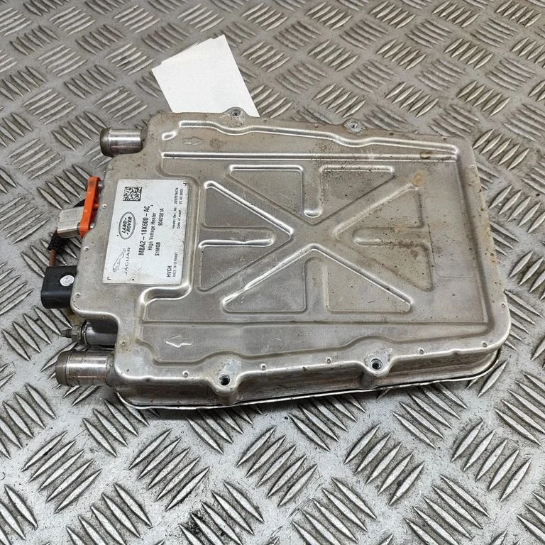 Invertors (sprieguma pārveidotājs) M8A218K600AC