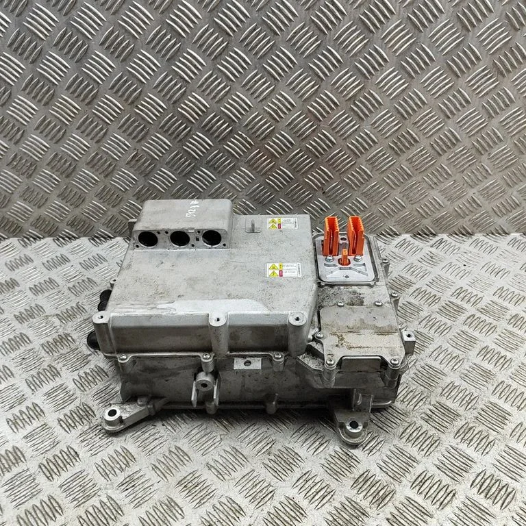 Invertors (sprieguma pārveidotājs) 32335618