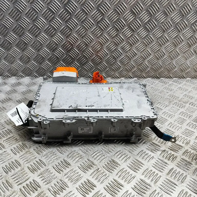 Invertors (sprieguma pārveidotājs) 32324615