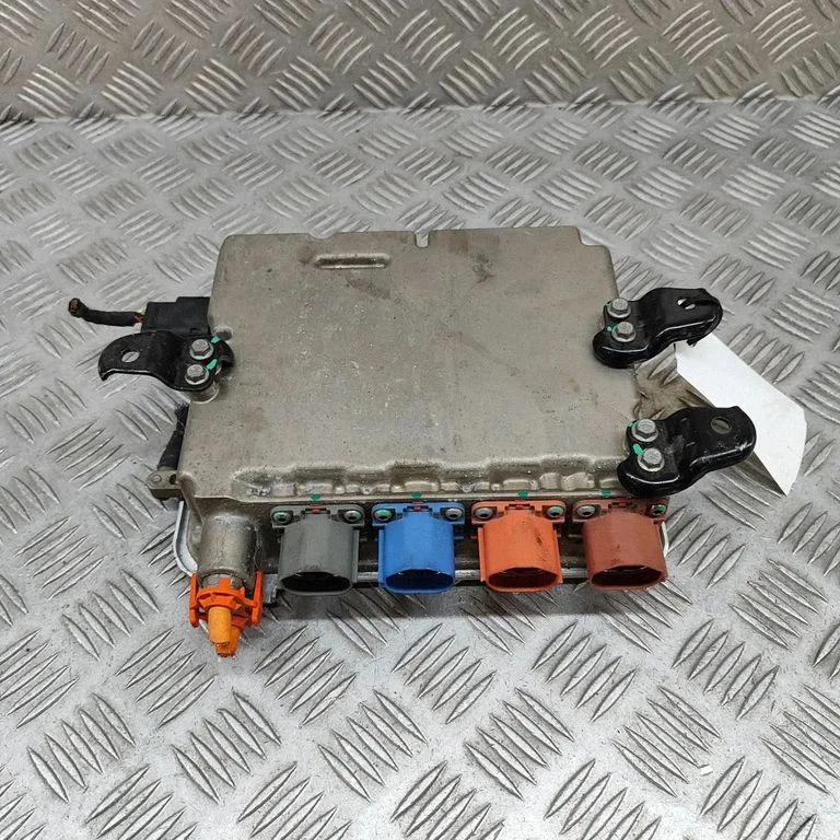 Invertors (sprieguma pārveidotājs) 102884301A