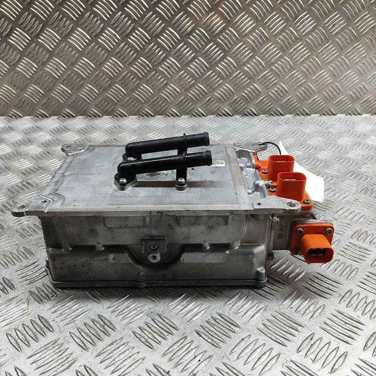 Invertors (sprieguma pārveidotājs) 5QE915682AR