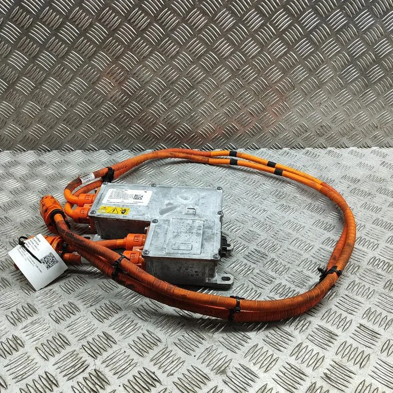 Invertors (sprieguma pārveidotājs) A2439015100