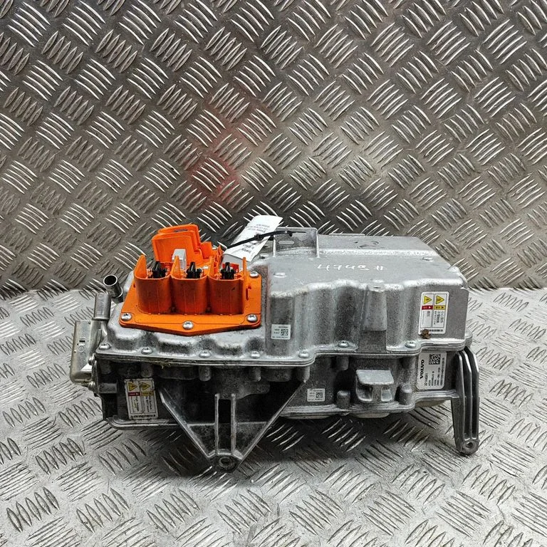 Voltage converter inverter – Volvo S90, V90 (2016-)