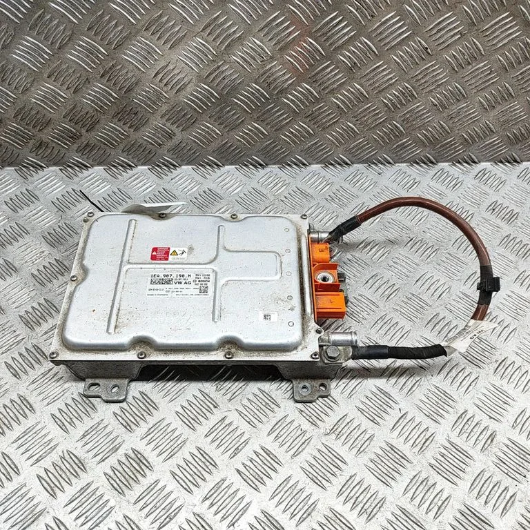 Invertors (sprieguma pārveidotājs) 043750909B