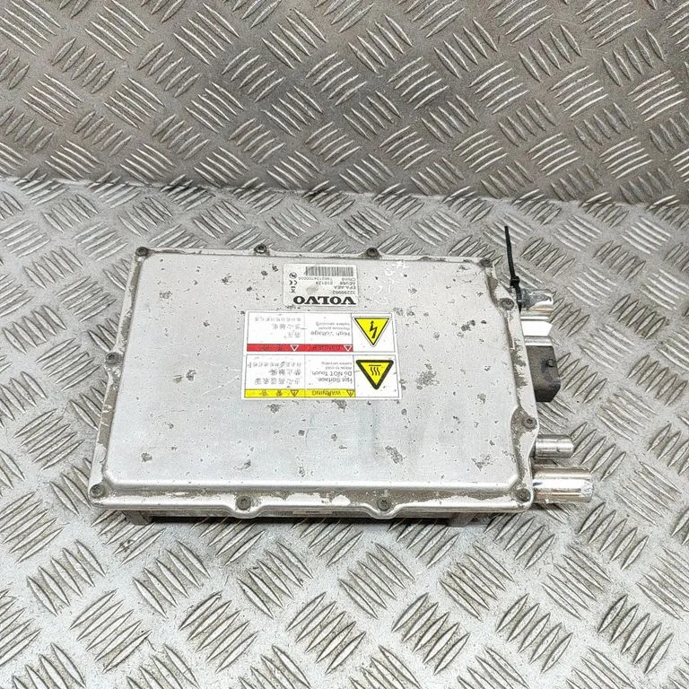 Voltage converter inverter – Volvo S90, V90 (2016-)