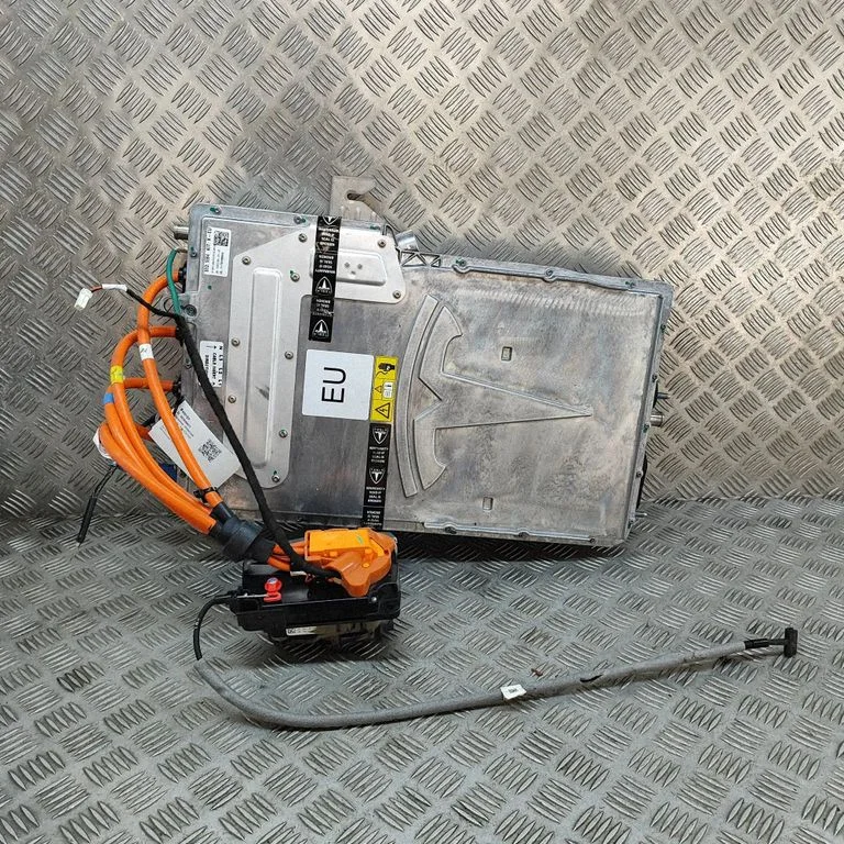 Voltage converter inverter 105513901B