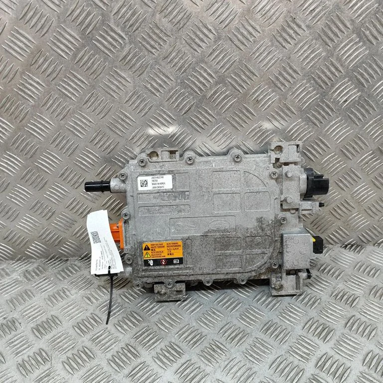 Voltage converter inverter J9D314B227AD