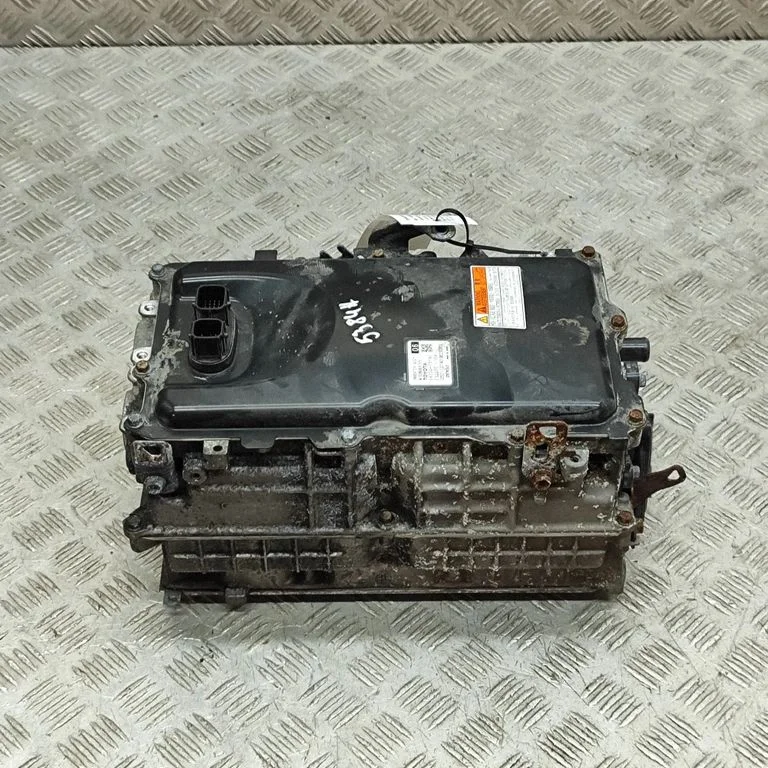 Voltage converter inverter – Toyota RAV 4 (XA50) (2018-)