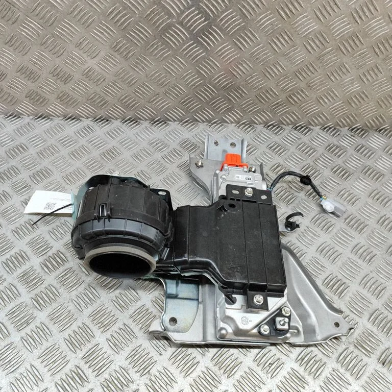 Voltage converter inverter – Toyota RAV 4 (XA50) (2018-)
