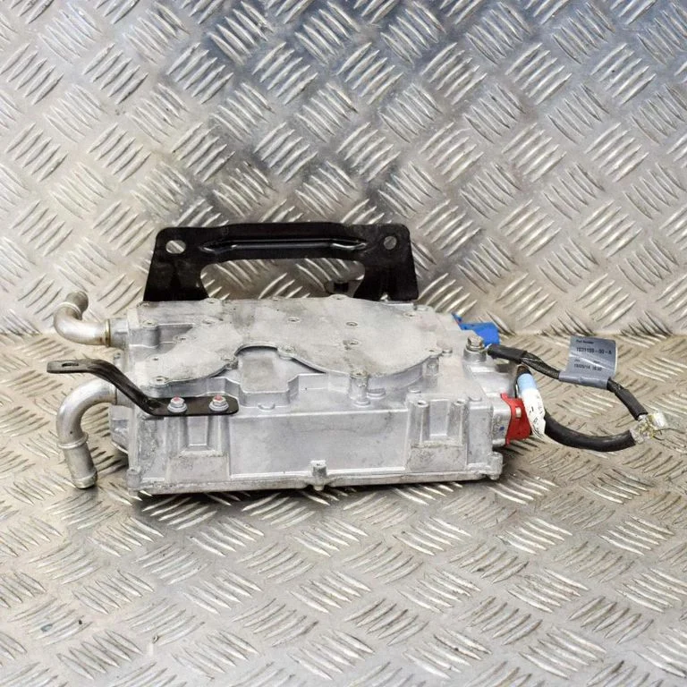 Invertors (sprieguma pārveidotājs) – Tesla Model S (2012-)