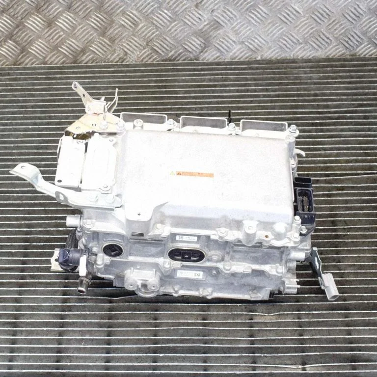 Invertors (sprieguma pārveidotājs)