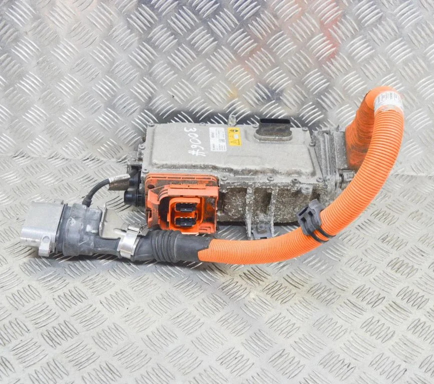 Invertors (sprieguma pārveidotājs) 8646687