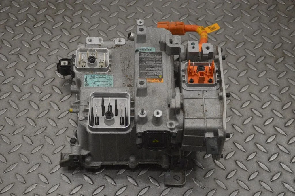 Invertors (sprieguma pārveidotājs) GMQ4P20EAMS0