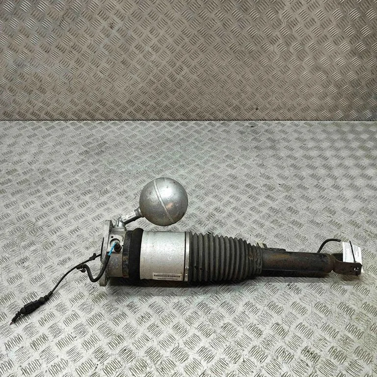 Aizmugurējais amortizators (pneimatiskā/hidrauliskā balstiekārta) 3D0616002G