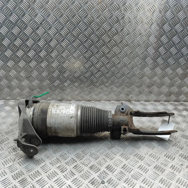 Priekšējais amortizators (pneimatiskā/hidrauliskā piekare) 7L8616040G