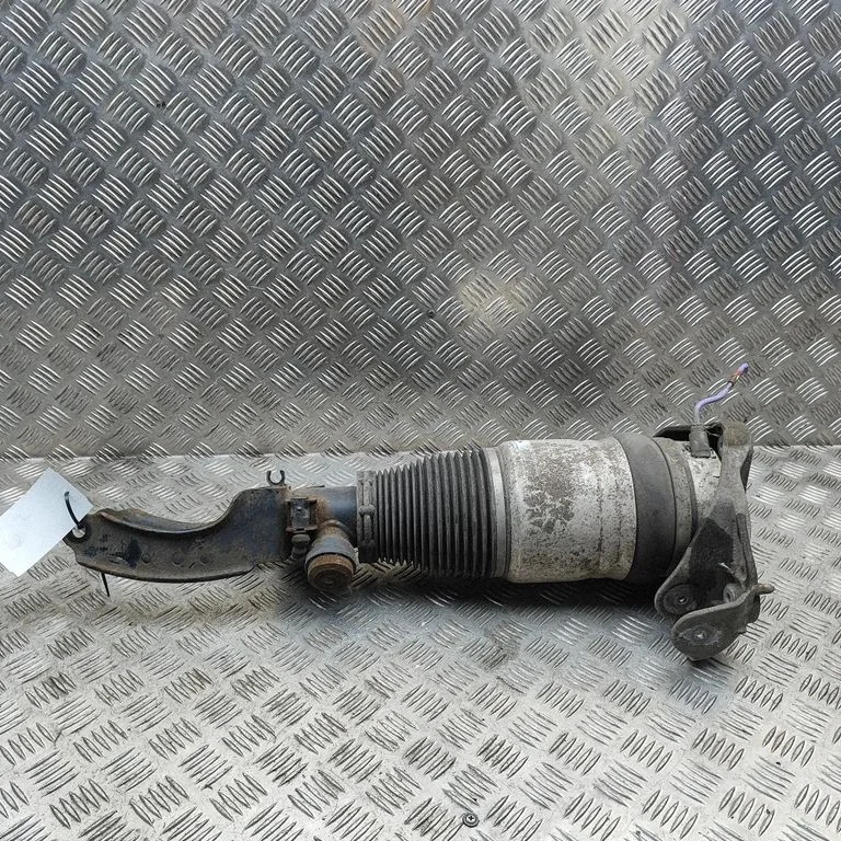 Priekšējais amortizators (pneimatiskā/hidrauliskā piekare) 7L8616039G