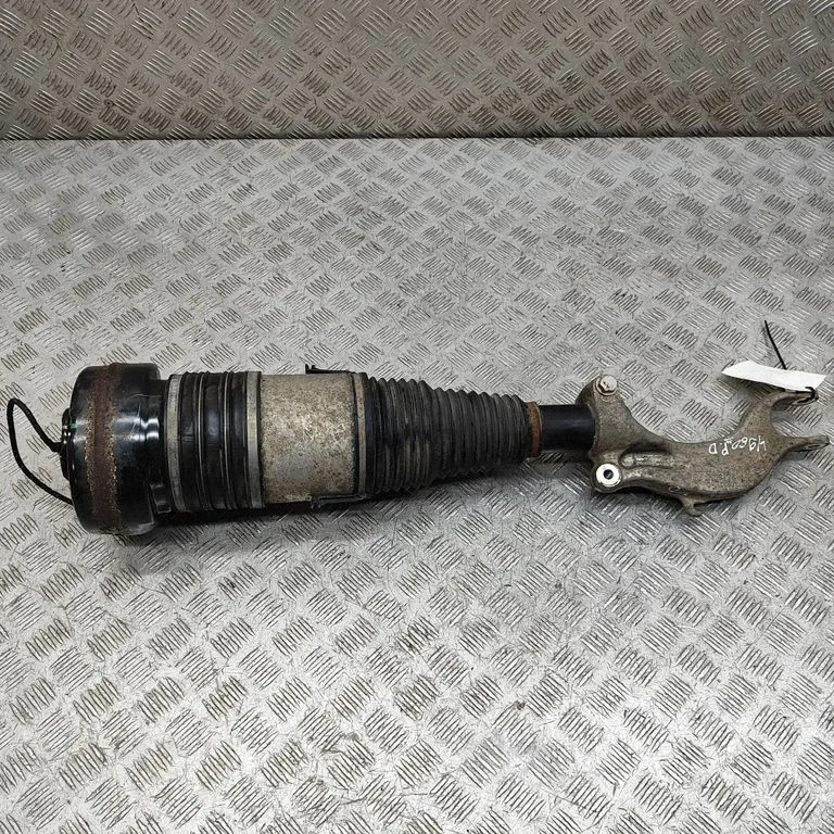 Priekšējais amortizators (pneimatiskā/hidrauliskā piekare) 4KE616039E