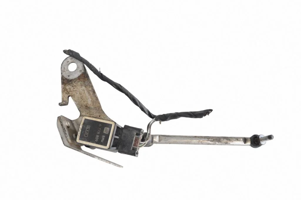Air suspension front height level sensor – BMW 6 Series E63 E64 (2002-2010)