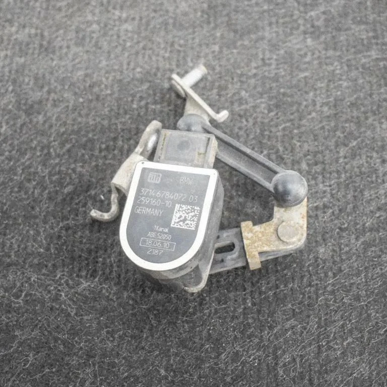 Priekšējās piekares augstuma devējs 6784072