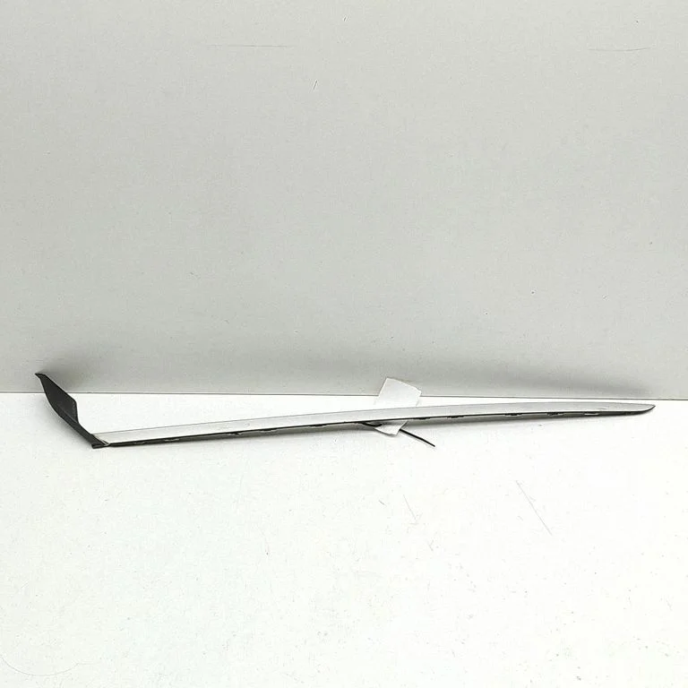 Vējstikla apdare 86130GI000