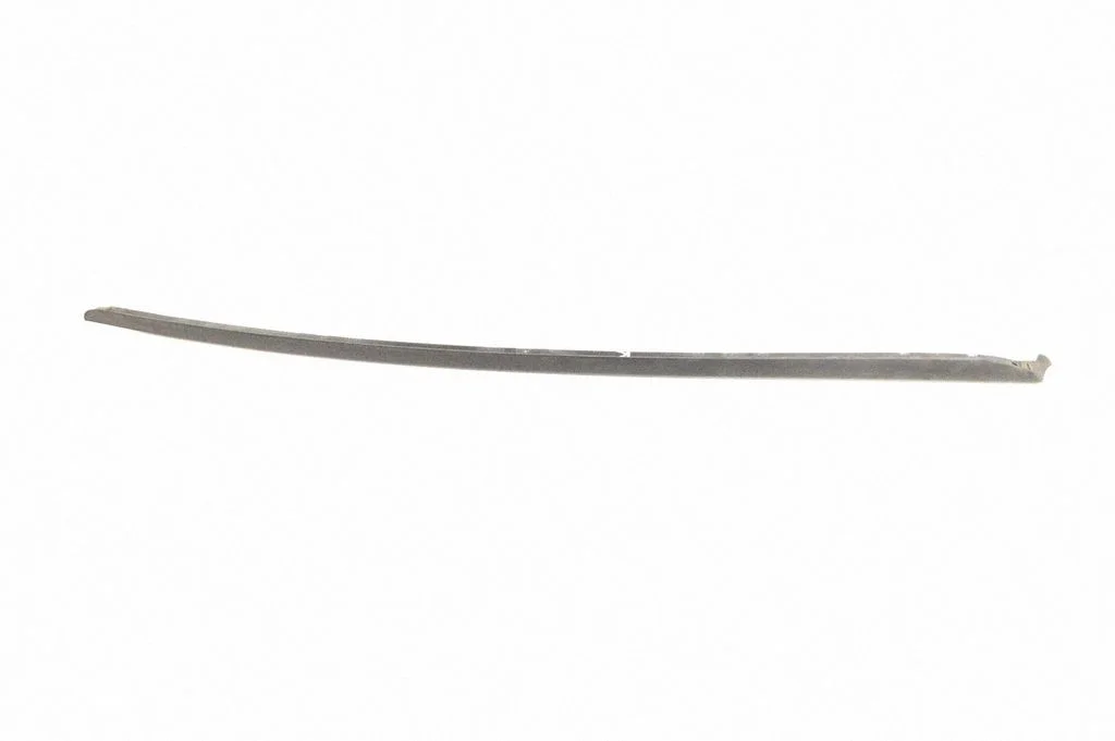 Listwa szyby przedniej – lewa