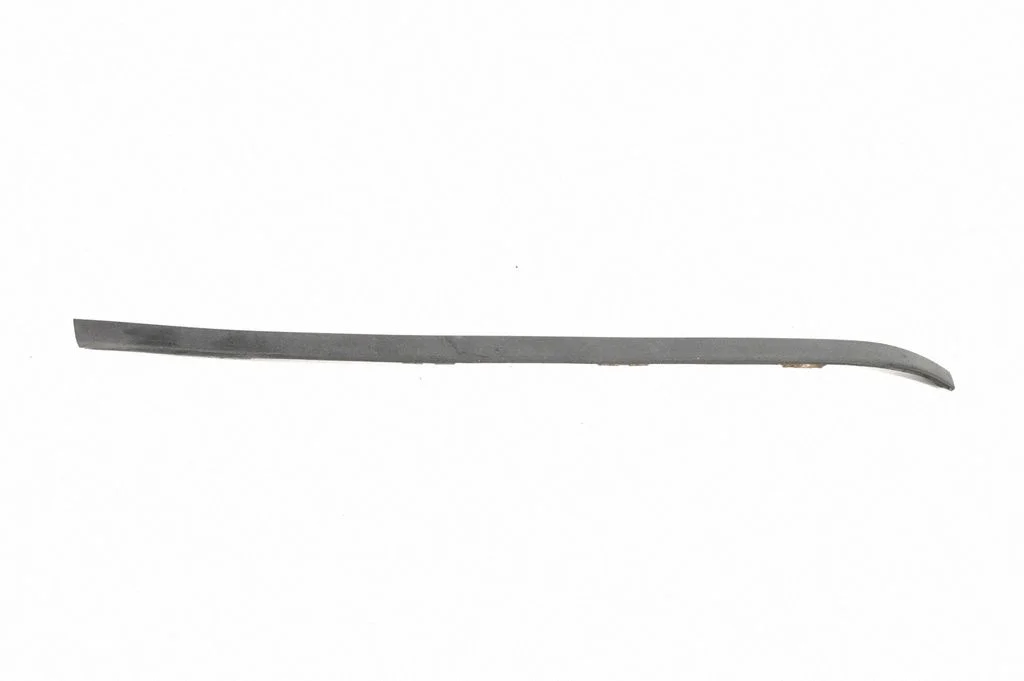 Windshield trim – left