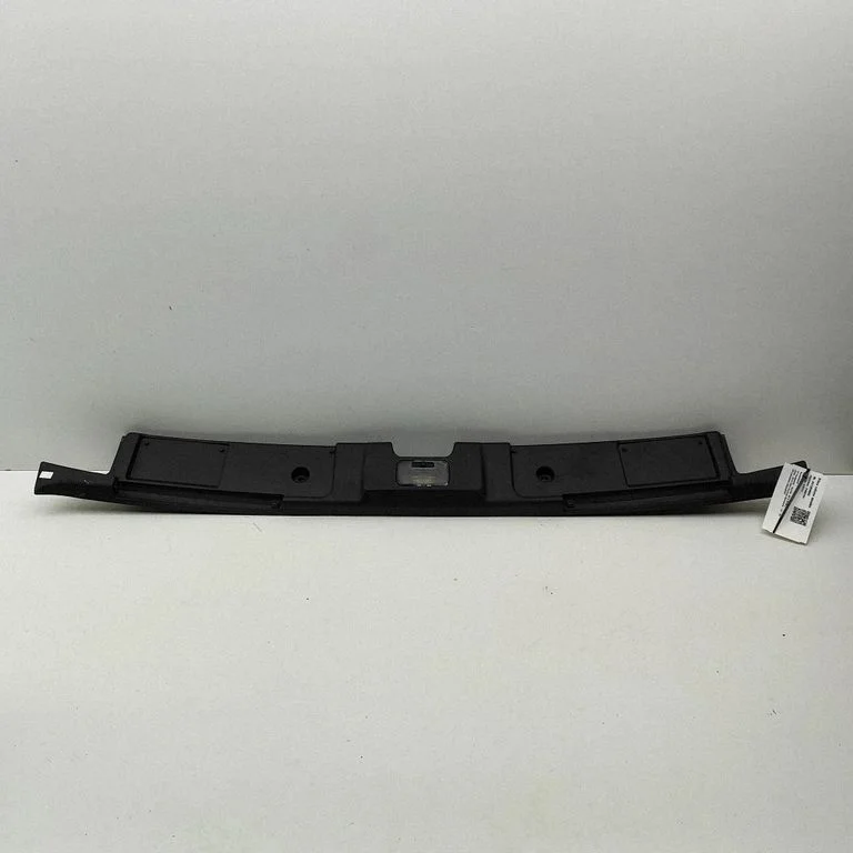 Windshield trim NE516809Z