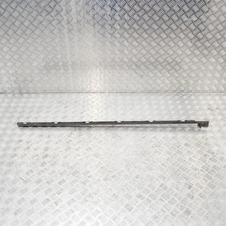 Windshield trim – Porsche Macan (95B) (2014-2018)