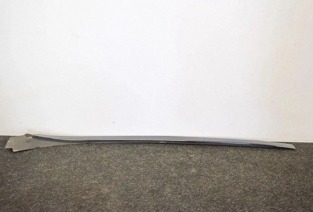 Windshield trim – Mercedes-Benz E-Class W212 (2009-2016)